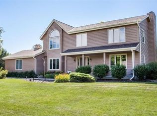 562 Swansea Gln, Wales, WI 53183