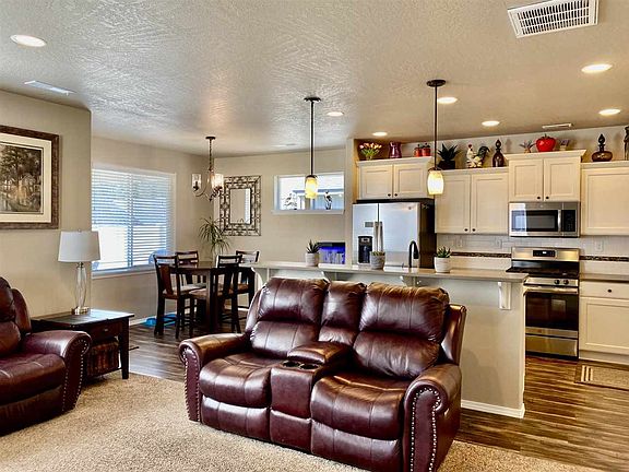 3rd image of 1419 S Khinda Ct