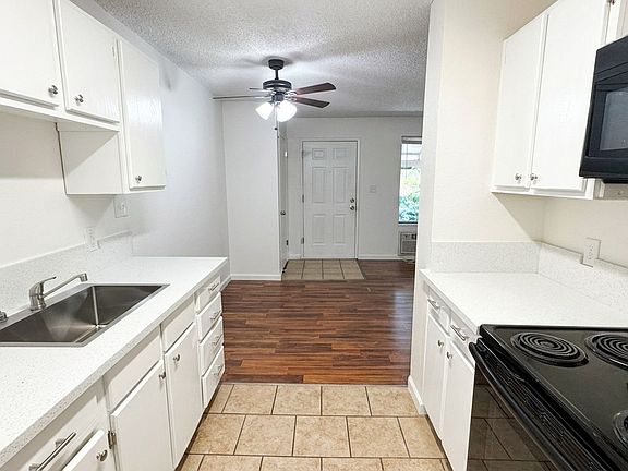 2nd image of 450 Laurel St APT C