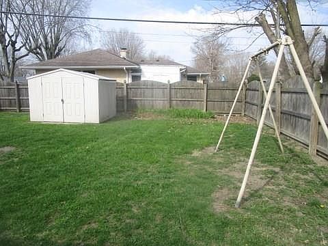 4th image of 1633 Edgewood Dr