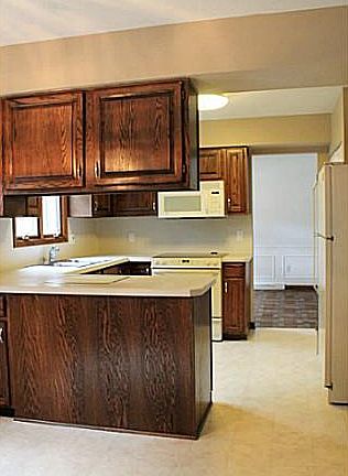 3rd image of 121 Hidden Cove Ct