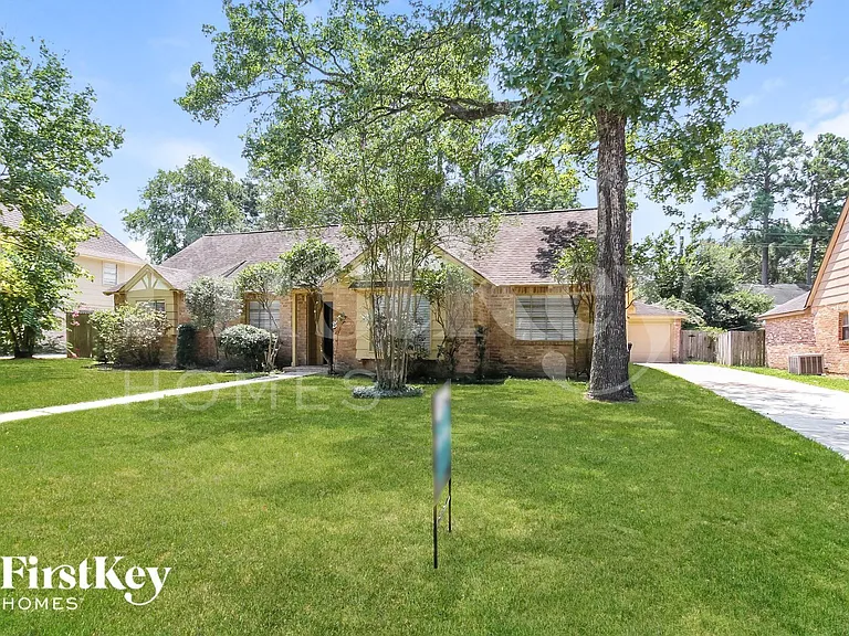 3811 Fernglade Dr — Photo 2