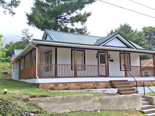 1010 Westview St, Narrows, VA 24124
