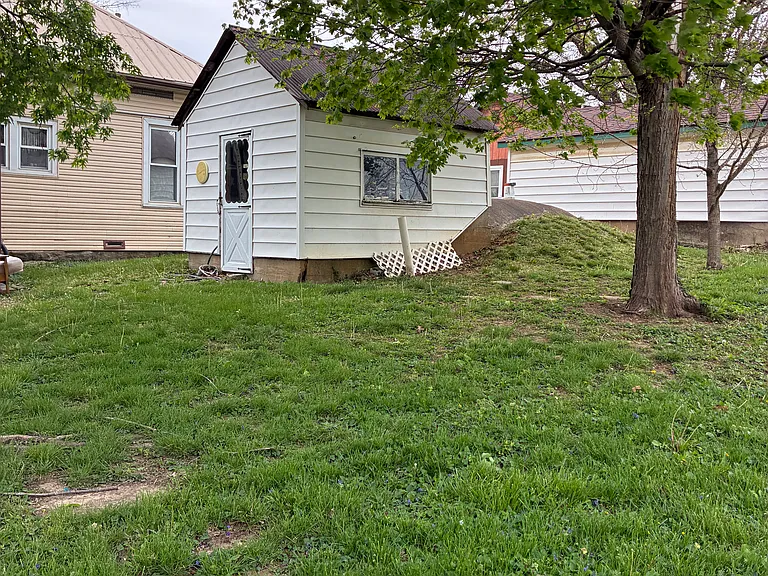 504 Houser St — Photo 16