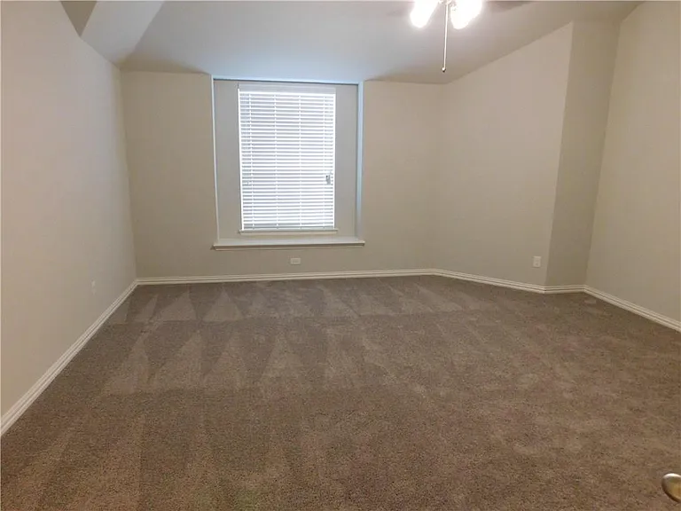 2555 Adam Ln — Photo 9