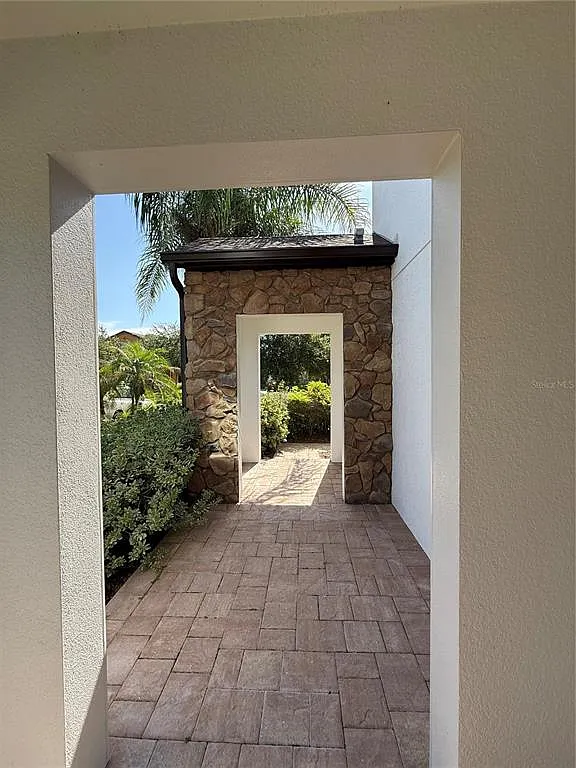 4 bed, 3.0 bath, 2379 sqft, $3,300 — Photo 4
