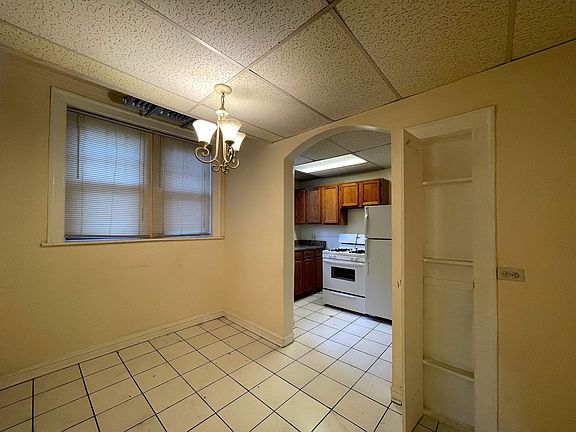 4th image of 324 S Maple Ave #328