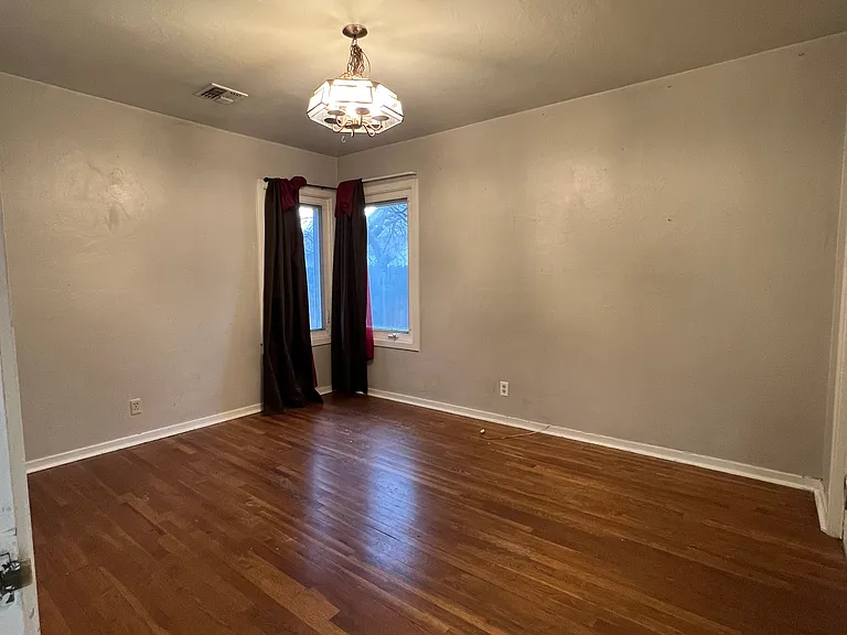 1915 I St — Photo 10