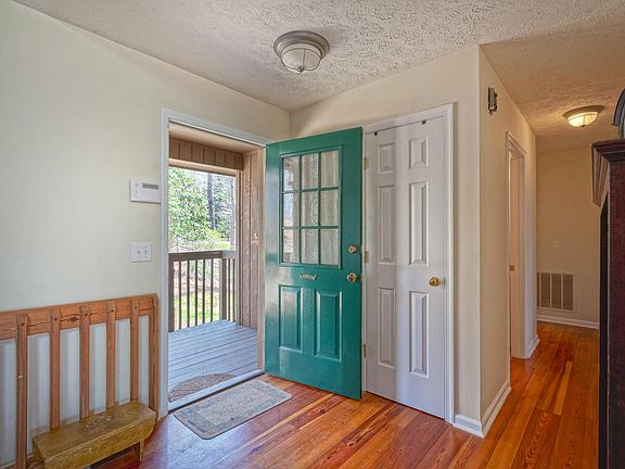 3rd image of 104 Pine Knob Cir