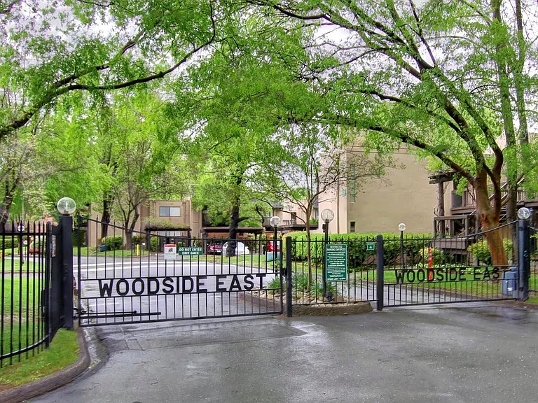 877 Woodside Ln E #9 — Photo 1
