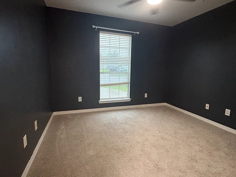 8711 Londonderry Ct — Photo 3