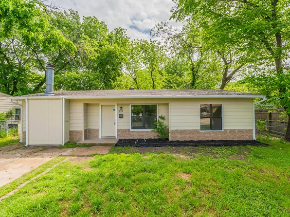 937 Indian Hills Dr, Grand Prairie, TX 75051