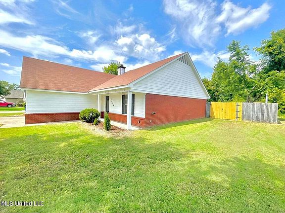 3rd image of 3018 Caitlynn Cir N