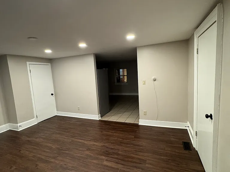 9 Washington Pl #BASEMENT — Photo 8