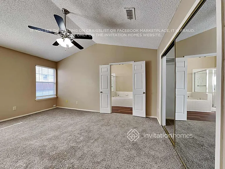 2060 Camelot Dr — Photo 9