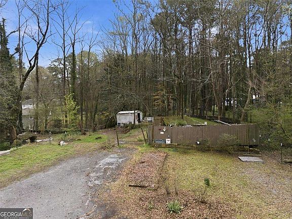 5th image of 272 Gordon Cir SW