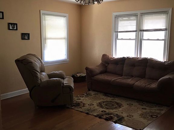 4th image of 3513 Burk St