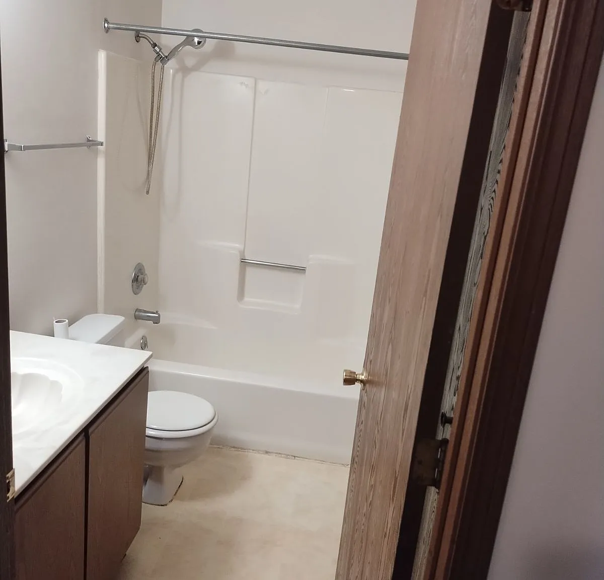 2 bed, 1.5 bath, 950 sqft, $940 — Photo 2