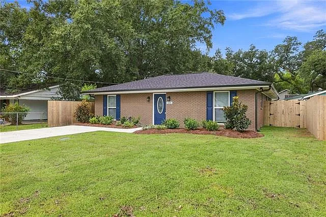 3 bed, 2.0 bath, 1450 sqft, $1,750 — Photo 3