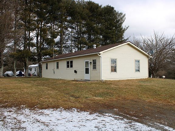 3rd image of 416 Boxwood Ln