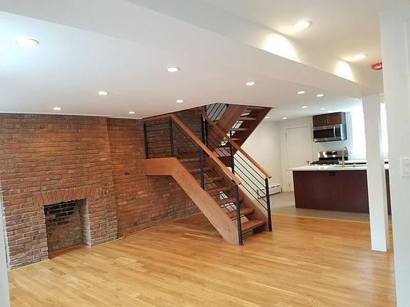 4th image of 28 Fillmore Pl #1