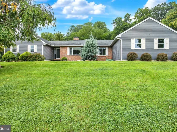 12 Schoolhouse Ln, Fleetwood, PA 19522