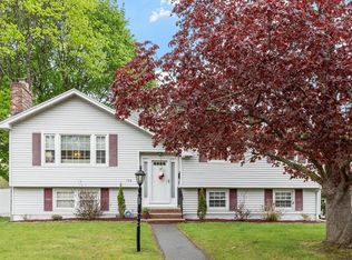 134 River Rd, Lowell, MA 01852