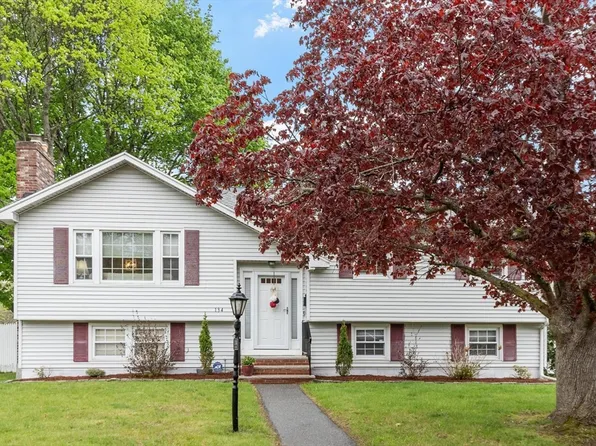 134 River Rd, Lowell, MA 01852