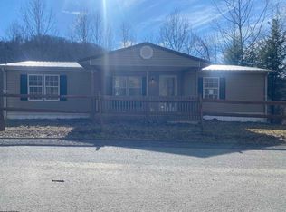 945 Pine Grove Rd, Fairmont, WV