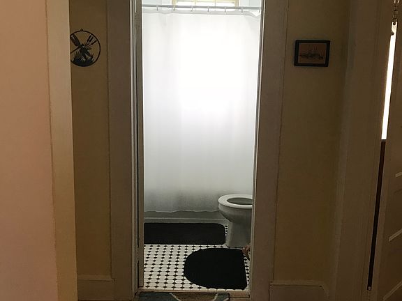 5th image of 220 S Bellvue Ave
