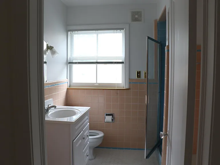 221 Green Ave #2 — Photo 10