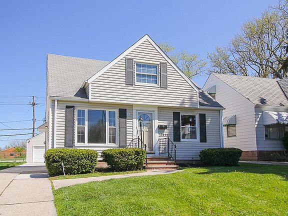 3rd image of 19811 Gardenview Dr