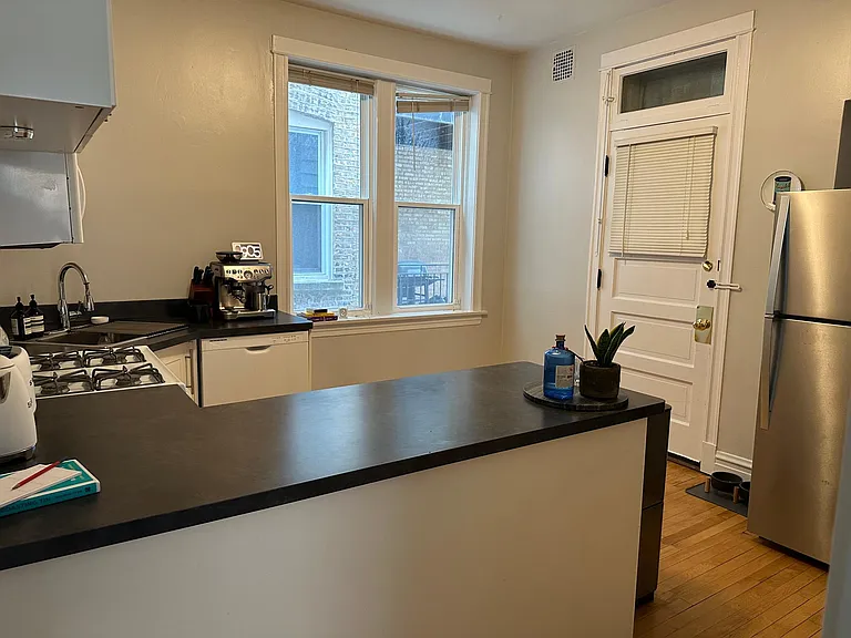2320 W Iowa St #1F — Photo 9