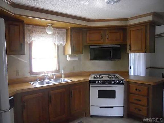 3rd image of 37 Hidden Meadows Dr