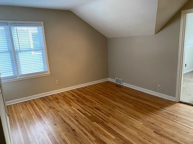 1647 1/2 Juno Ave — Photo 6