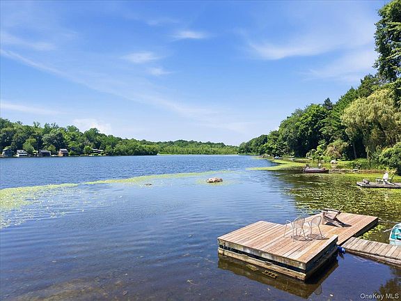 3rd image of 56 Twin Lakes Road