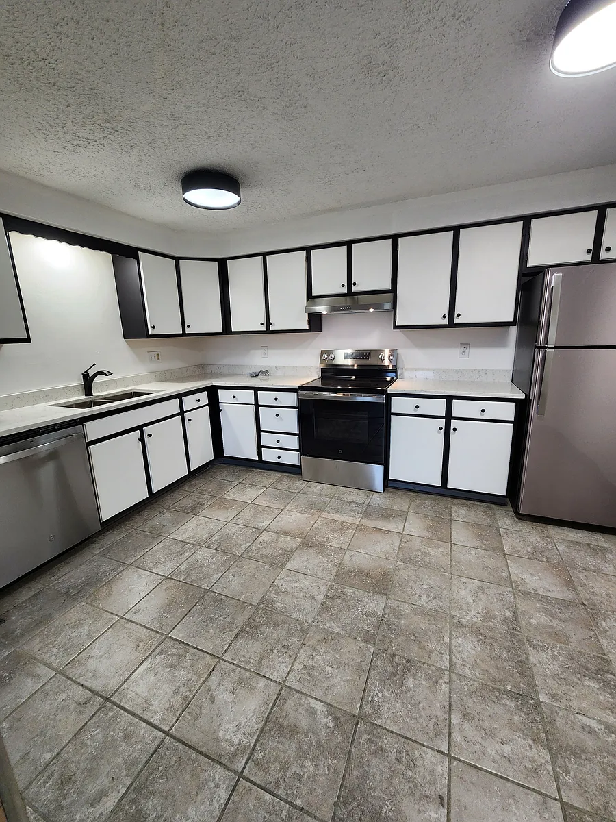 Building Photo - 5 Irene St #4