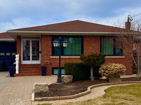 6 Frankfort Ave, Toronto, ON M6L 2Y2