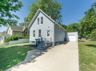 328 Silver St, Elgin, IL 60123