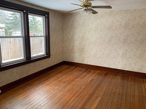 3rd image of 19 Burr St