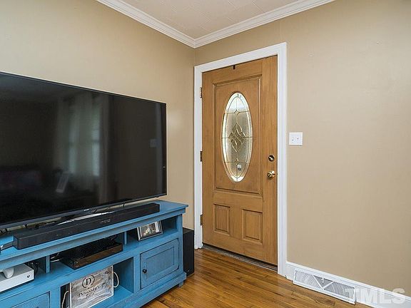 3rd image of 205 Circle Dr
