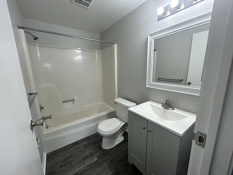 Secor Flats — Photo 51