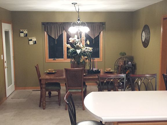 3rd image of 1075 Hubert Dr