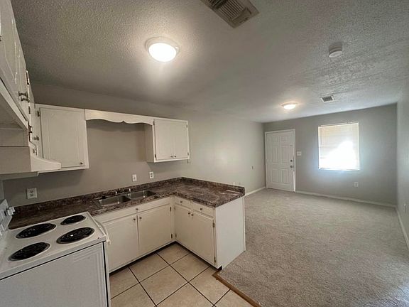 3rd image of 99 Lexington Dr #7