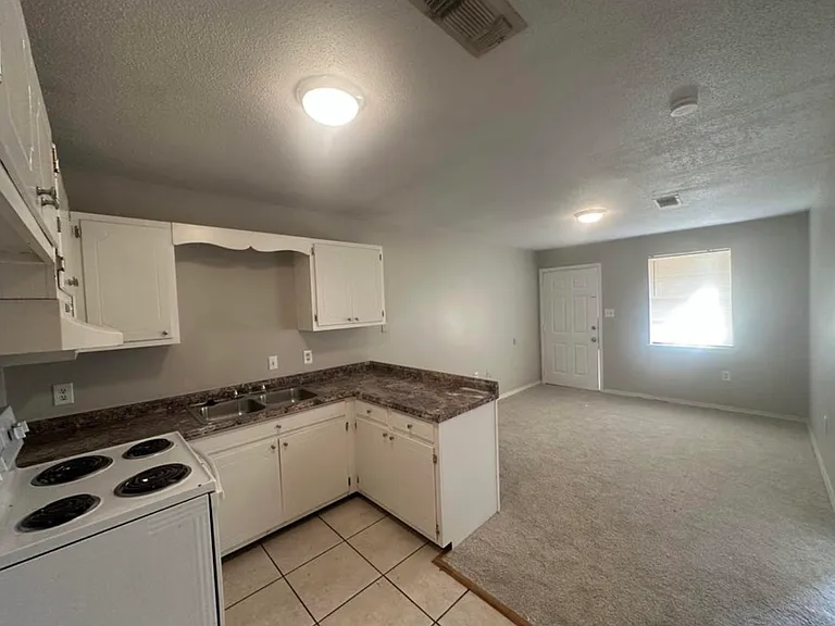 99 Lexington Dr #7 — Photo 3