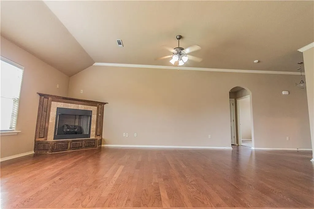 4 bed, 1750 sqft, $2,000 — Photo 3