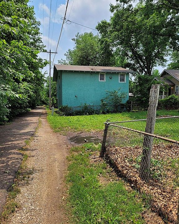 2nd image of 1318.5 N 5th Ave