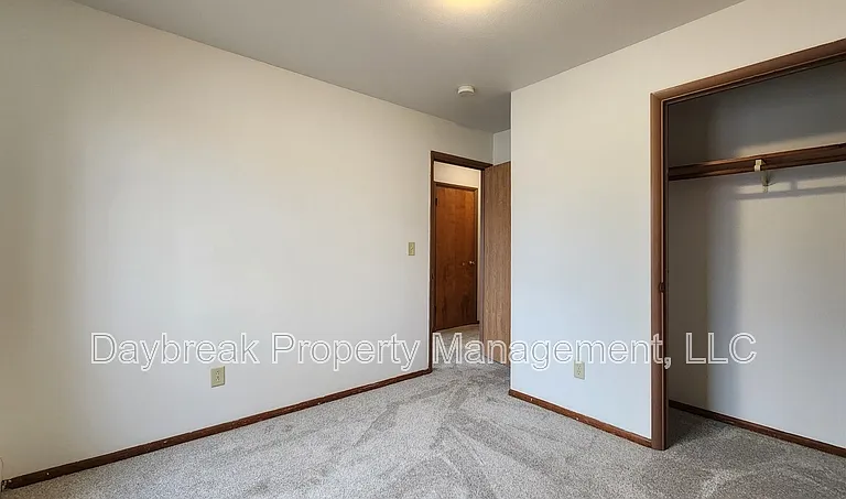 915 7th Ave N #15 — Photo 6