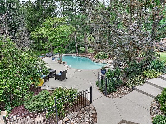 4th image of 7772 Athlone Dr