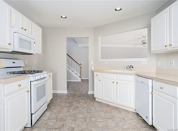 2nd image of 5902 Hidden Meadow Ln